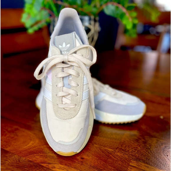 Adidas Retropy Sneaker, 7.5 Wmn. Offwhite, lavender, gray. Great condition. - Picture 1 of 6